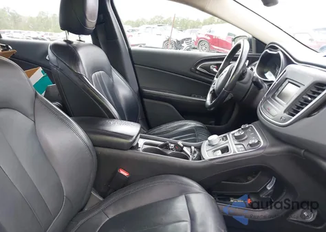 2015 Chrysler 200 C z USA, uszkodzony, nr VIN 1C3CCCCG2FN517038